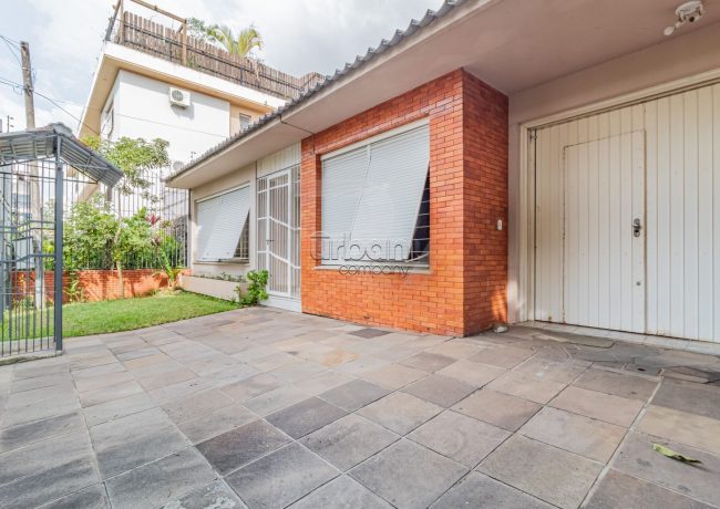 Casa com 215m², 3 quartos, 1 suíte, 2 vagas, no bairro Jardim Lindóia em Porto Alegre