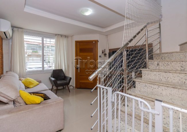 Casa com 133m², 3 quartos, 2 suítes, 2 vagas, no bairro Jardim Itu em Porto Alegre