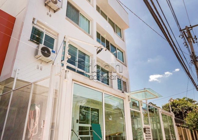 Apartamento com 40m², 1 quarto, 1 vaga, no bairro Passo da Areia em Porto Alegre