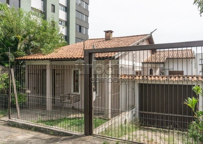 Casa com 173m², 2 quartos, 1 suíte, 2 vagas, no bairro Chácara Das Pedras em Porto Alegre