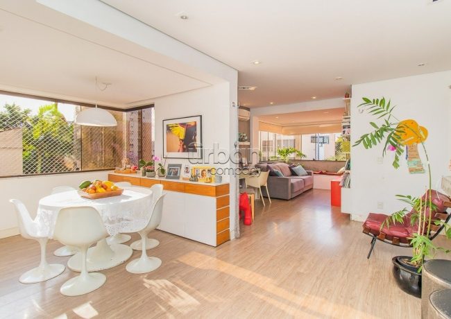 Apartamento com 89m², 2 quartos, 1 suíte, 1 vaga, no bairro Auxiliadora em Porto Alegre