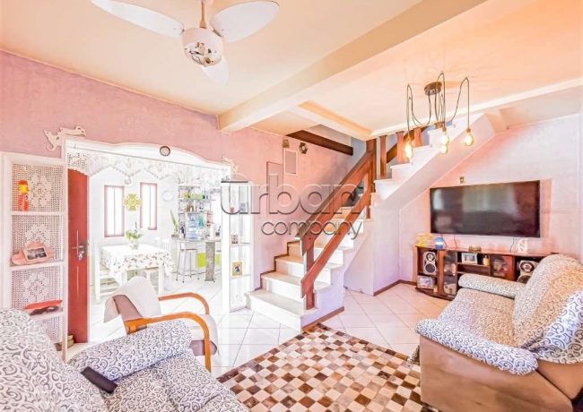 Casa com 271m², 3 quartos, 1 suíte, 4 vagas, no bairro Vila Jardim em Porto Alegre