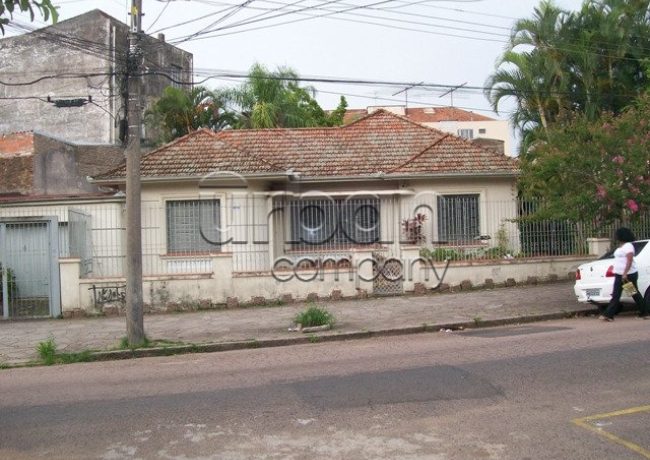 Casa com 180m², 4 quartos, 1 suíte, 4 vagas, no bairro São João em Porto Alegre