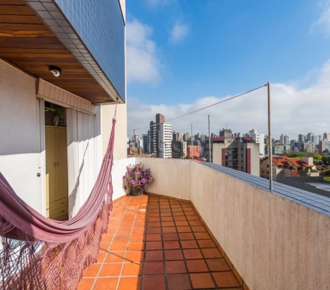 Cobertura com 129m², 3 quartos, 1 suíte, 2 vagas, no bairro Petrópolis em Porto Alegre