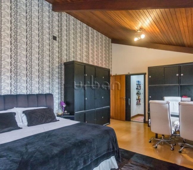 Casa em Condomínio com 445m², 6 quartos, 3 suítes, 2 vagas, no bairro Três Figueiras em Porto Alegre