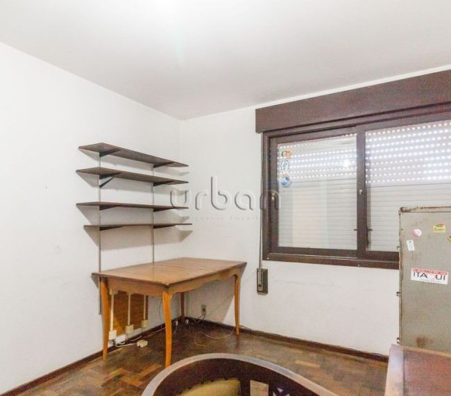 Casa com 280m², 4 quartos, 1 suíte, 4 vagas, no bairro Três Figueiras em Porto Alegre