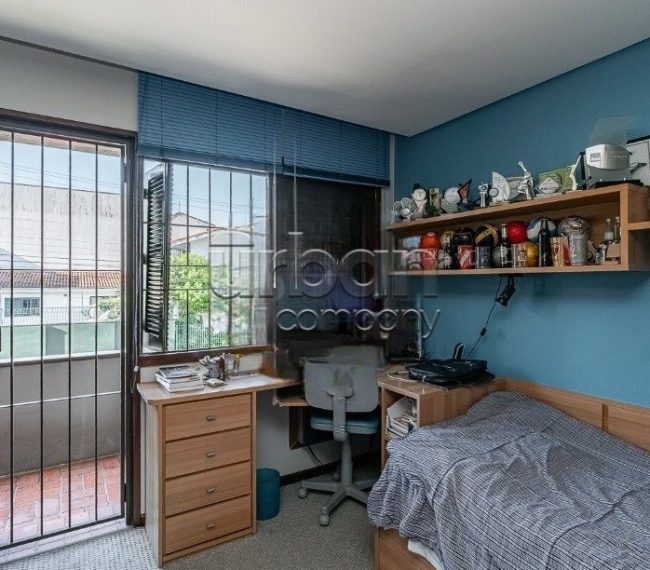 Casa em Condomínio com 220m², 4 quartos, 1 suíte, 2 vagas, no bairro Três Figueiras em Porto Alegre