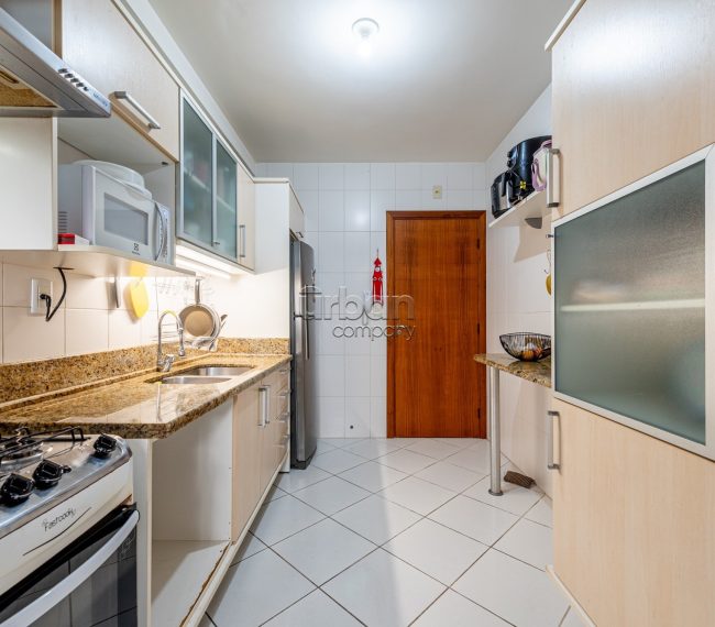 Apartamento com 100m², 3 quartos, 1 suíte, 2 vagas, no bairro Moinhos de Vento em Porto Alegre