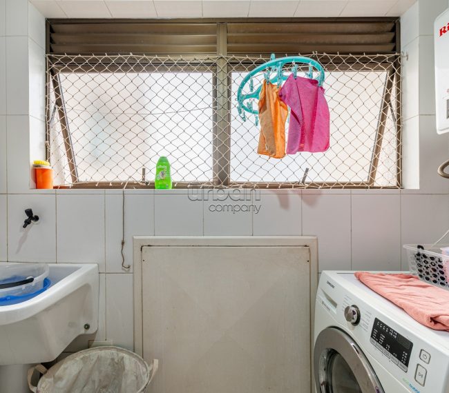 Apartamento com 100m², 3 quartos, 1 suíte, 2 vagas, no bairro Moinhos de Vento em Porto Alegre