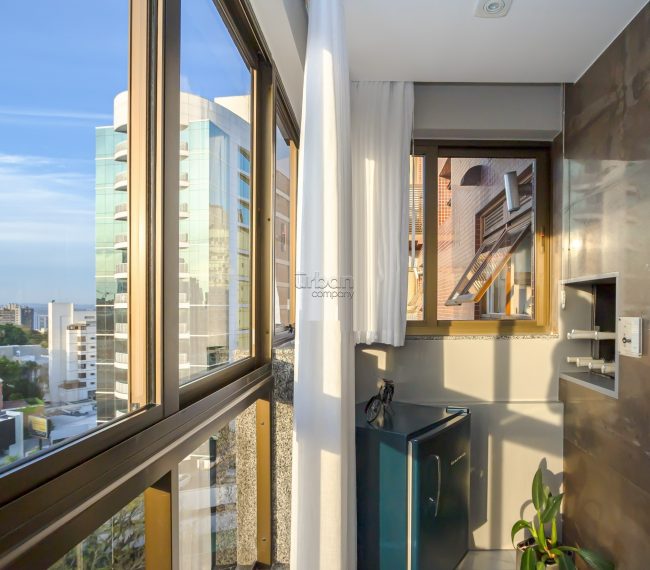 Apartamento com 97m², 2 quartos, 1 suíte, 2 vagas, no bairro Três Figueiras em Porto Alegre