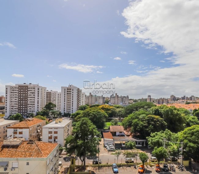 Apartamento, no bairro Passo da Areia em Porto Alegre