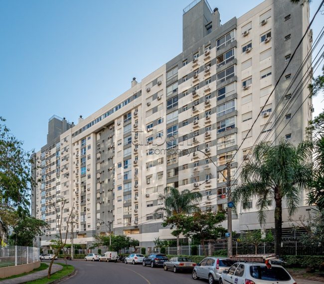 Apartamento com 67m², 2 quartos, 1 suíte, 1 vaga, no bairro Passo da Areia em Porto Alegre