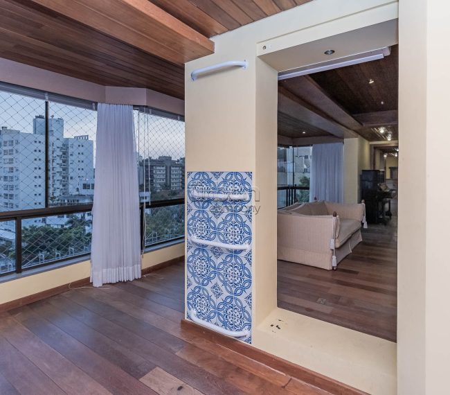 Apartamento com 222m², 3 quartos, 3 suítes, 2 vagas, no bairro Rio Branco em Porto Alegre