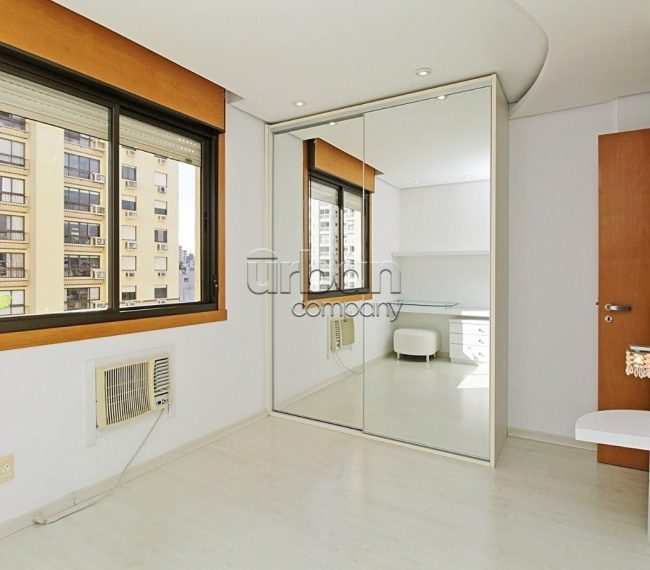Apartamento com 87m², 3 quartos, 1 suíte, 2 vagas, no bairro Passo da Areia em Porto Alegre