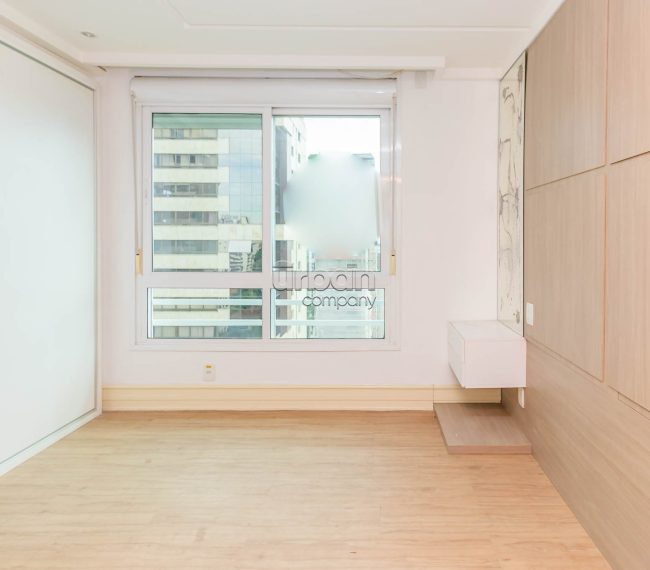 Apartamento com 105m², 3 quartos, 1 suíte, 2 vagas, no bairro Três Figueiras em Porto Alegre