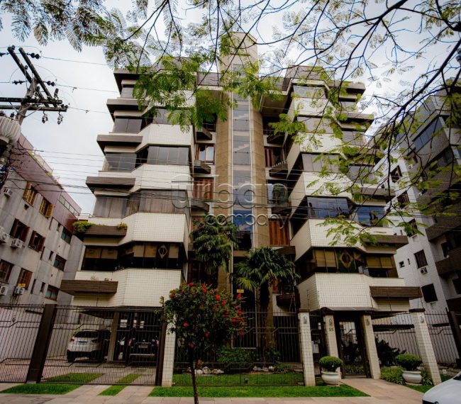 Cobertura com 261m², 3 quartos, 1 suíte, 2 vagas, no bairro Jardim Planalto em Porto Alegre