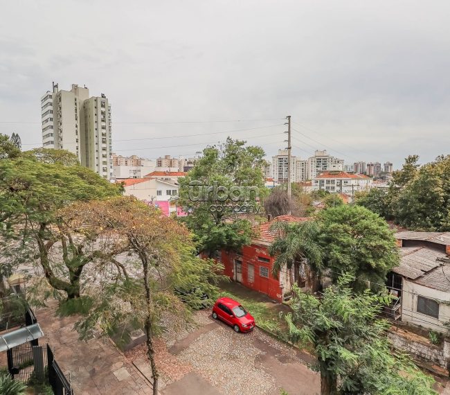Apartamento com 90m², 3 quartos, 1 suíte, 2 vagas, no bairro Passo Da Areia em Porto Alegre