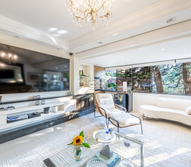 Apartamento com 122m², 3 quartos, 1 suíte, 2 vagas, no bairro Auxiliadora em Porto Alegre