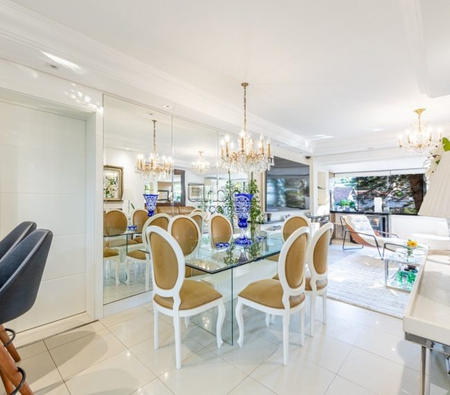 Apartamento com 122m², 3 quartos, 1 suíte, 2 vagas, no bairro Auxiliadora em Porto Alegre