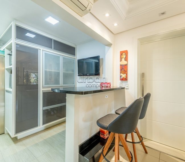 Apartamento com 122m², 3 quartos, 1 suíte, 2 vagas, no bairro Auxiliadora em Porto Alegre