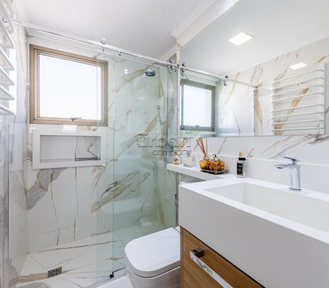 Apartamento com 122m², 3 quartos, 1 suíte, 2 vagas, no bairro Auxiliadora em Porto Alegre