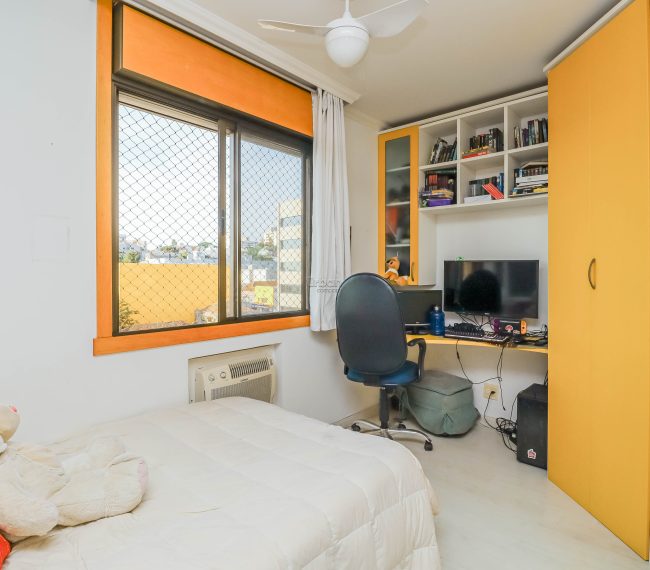 Apartamento com 87m², 3 quartos, 1 suíte, 2 vagas, no bairro Passo da Areia em Porto Alegre