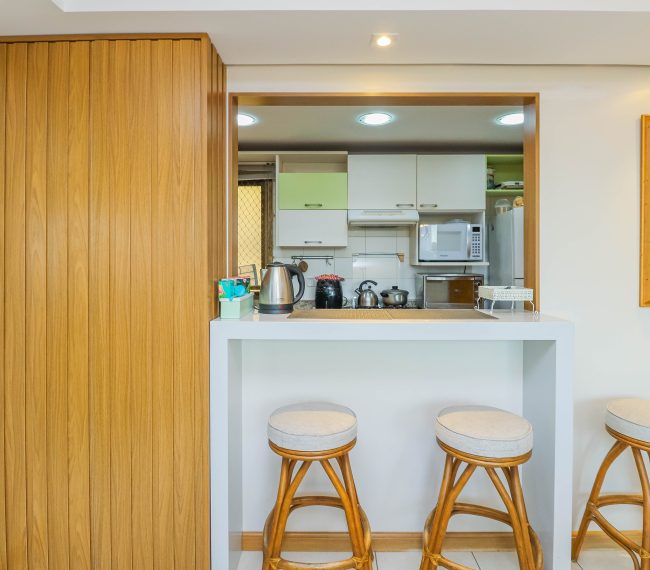 Apartamento com 87m², 3 quartos, 1 suíte, 2 vagas, no bairro Passo da Areia em Porto Alegre