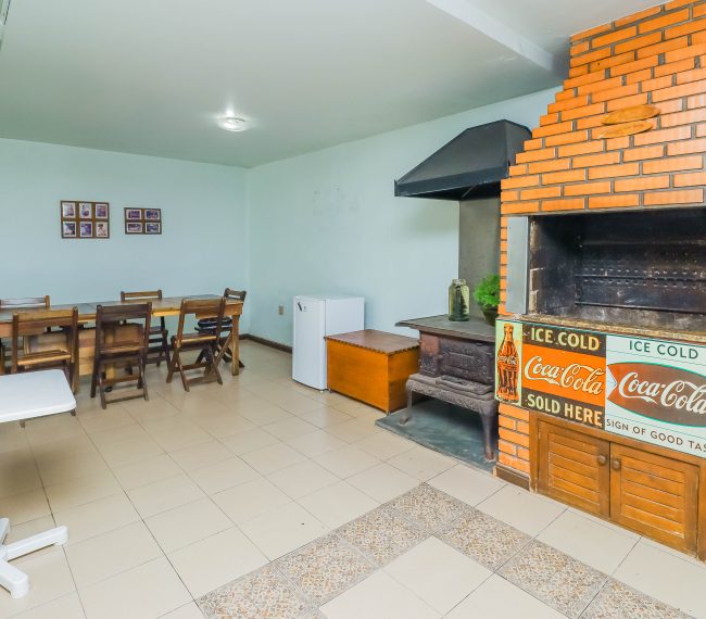 Casa com 341m², 4 quartos, 1 suíte, 3 vagas, no bairro Passo da Areia em Porto Alegre
