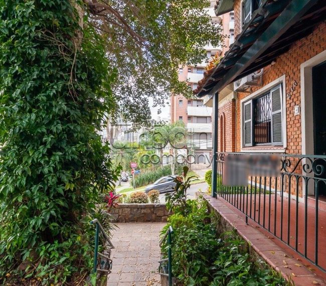 Casa com 215m², 4 quartos, 1 suíte, 2 vagas, no bairro Petrópolis em Porto Alegre