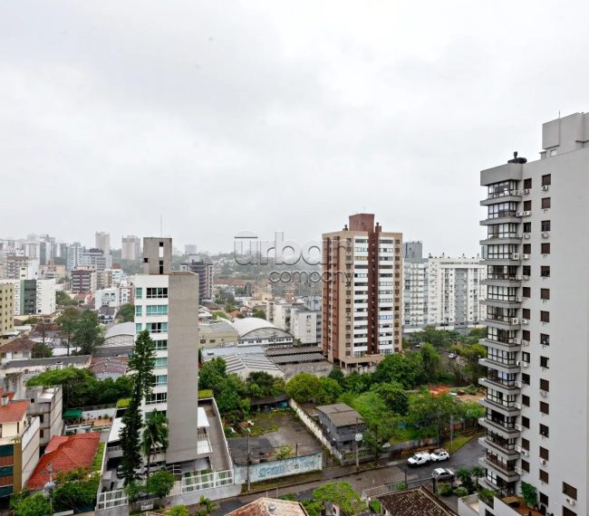 Apartamento com 66m², 2 quartos, 1 suíte, 1 vaga, no bairro Passo da Areia em Porto Alegre