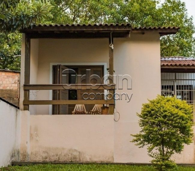 Casa com 140m², 3 quartos, 2 suítes, 3 vagas, no bairro Passo da Areia em Porto Alegre