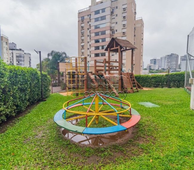 Apartamento com 112m², 3 quartos, 1 suíte, 3 vagas, no bairro Chácara Das Pedras em Porto Alegre