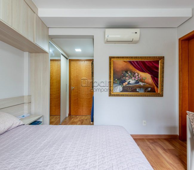 Apartamento Garden com 107m², 3 quartos, 1 suíte, 2 vagas, no bairro Chácara Das Pedras em Porto Alegre