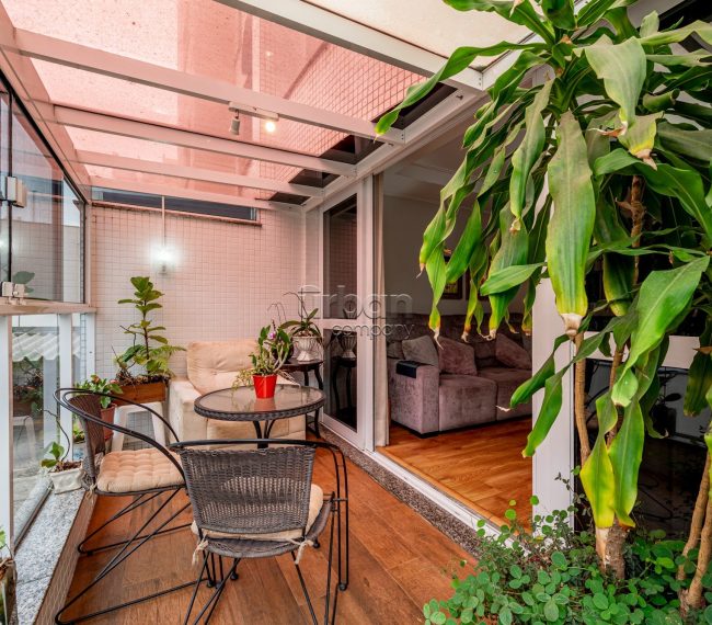 Apartamento Garden com 107m², 3 quartos, 1 suíte, 2 vagas, no bairro Chácara Das Pedras em Porto Alegre