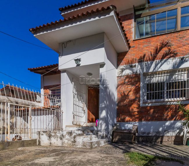 Casa com 321m², 6 quartos, 3 suítes, 5 vagas, no bairro Chácara Das Pedras em Porto Alegre