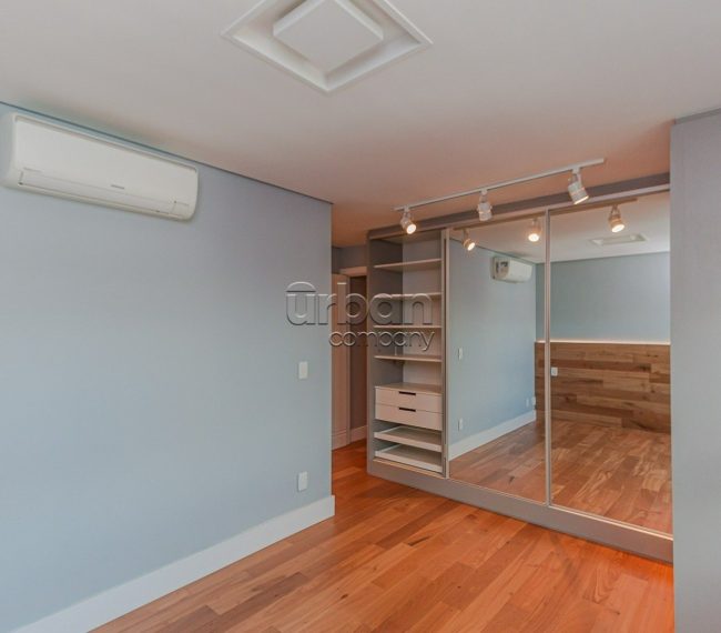 Apartamento com 81m², 2 quartos, 1 suíte, 2 vagas, no bairro Moinhos de Vento em Porto Alegre