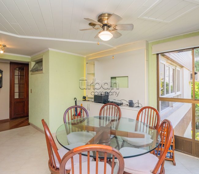 Apartamento com 177m², 4 quartos, 1 suíte, 2 vagas, no bairro Auxiliadora em Porto Alegre