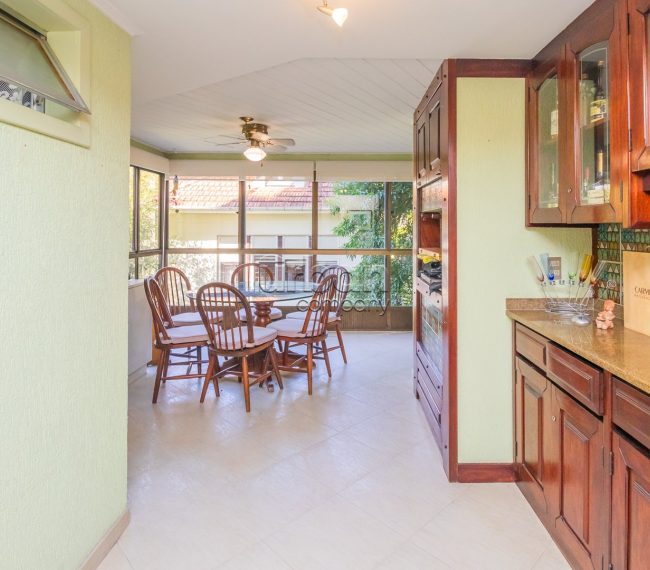 Apartamento com 177m², 4 quartos, 1 suíte, 2 vagas, no bairro Auxiliadora em Porto Alegre