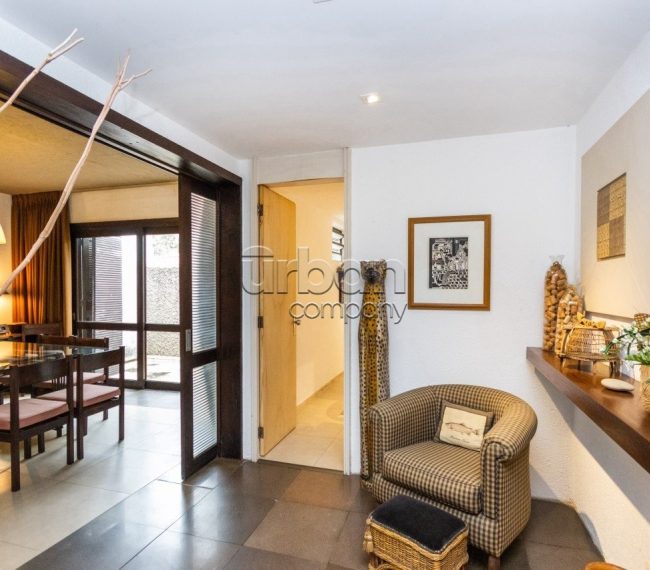 Casa com 306m², 3 quartos, 3 suítes, 6 vagas, no bairro Boa Vista em Porto Alegre