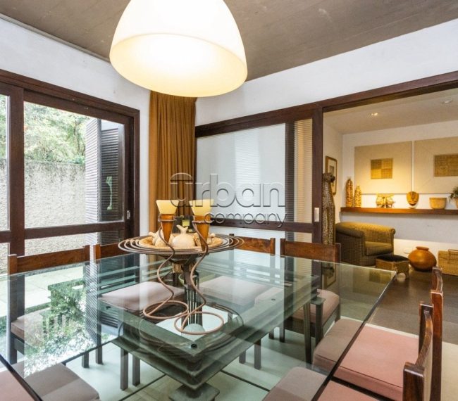Casa com 306m², 3 quartos, 3 suítes, 6 vagas, no bairro Boa Vista em Porto Alegre