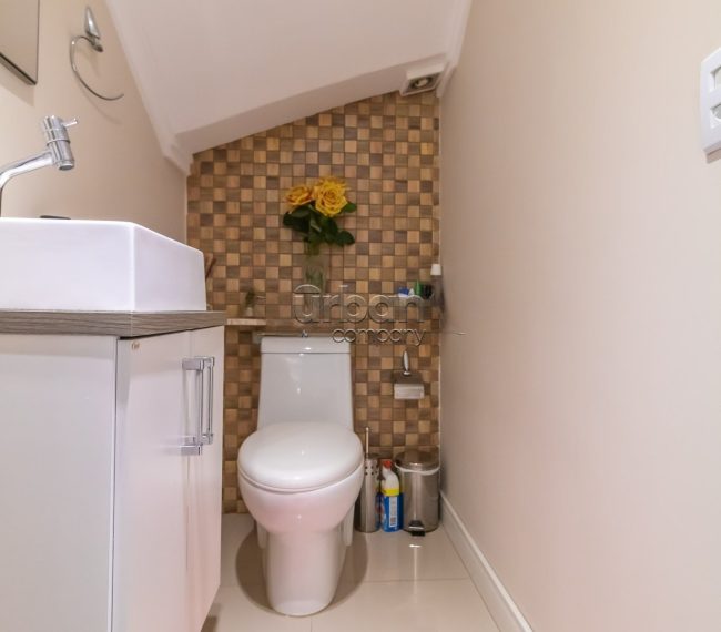 Casa com 156m², 3 quartos, 1 suíte, 3 vagas, no bairro Passo da Areia em Porto Alegre