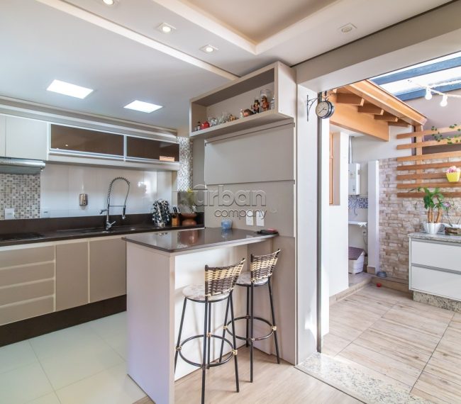 Casa com 156m², 3 quartos, 1 suíte, 3 vagas, no bairro Passo da Areia em Porto Alegre