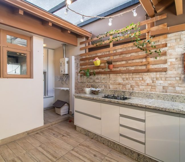 Casa com 156m², 3 quartos, 1 suíte, 3 vagas, no bairro Passo da Areia em Porto Alegre