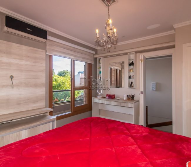 Casa com 156m², 3 quartos, 1 suíte, 3 vagas, no bairro Passo da Areia em Porto Alegre