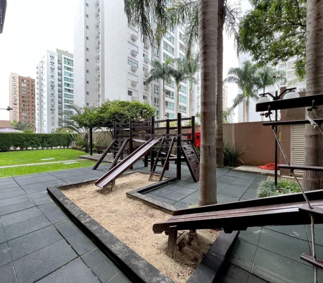 Apartamento com 67m², 2 quartos, 1 suíte, 1 vaga, no bairro Passo da Areia em Porto Alegre