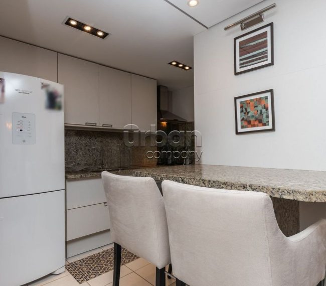 Apartamento com 68m², 2 quartos, 1 suíte, 1 vaga, no bairro Vila Ipiranga em Porto Alegre