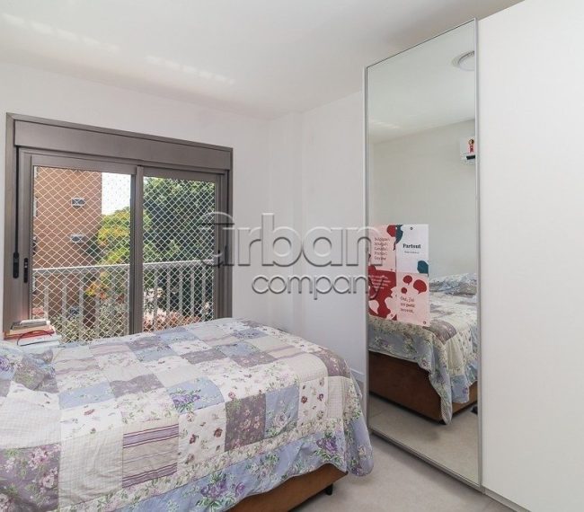 Apartamento com 105m², 3 quartos, 1 suíte, 2 vagas, no bairro Menino Deus em Porto Alegre