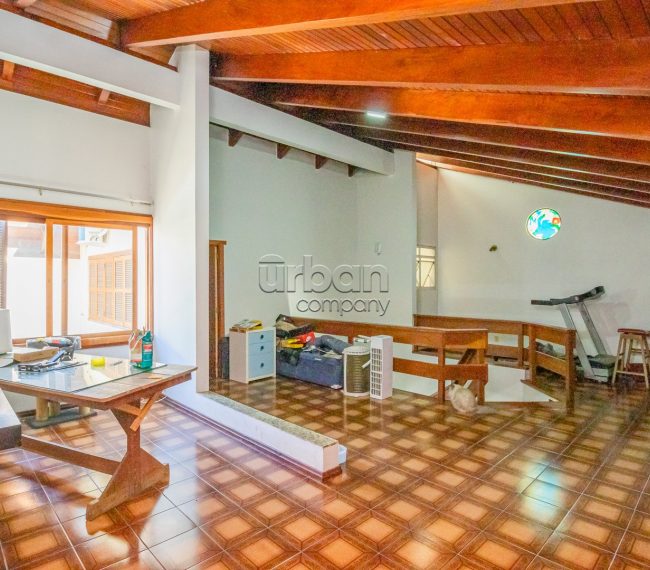 Casa com 350m², 4 quartos, 2 suítes, 4 vagas, no bairro Menino Deus em Porto Alegre