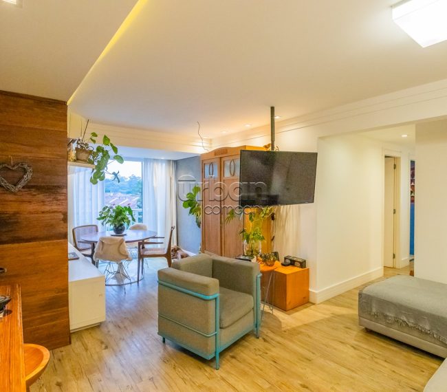Apartamento com 83m², 3 quartos, 1 suíte, 2 vagas, no bairro Passo da Areia em Porto Alegre
