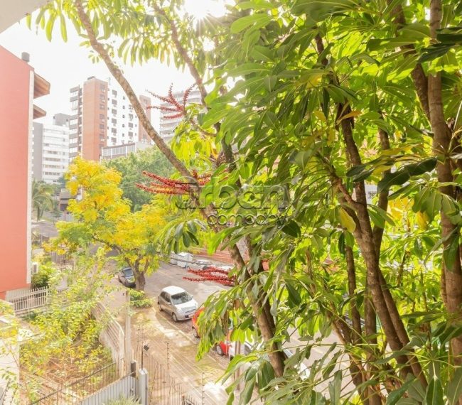 Casa com 293m², 4 quartos, 2 suítes, 3 vagas, no bairro Rio Branco em Porto Alegre